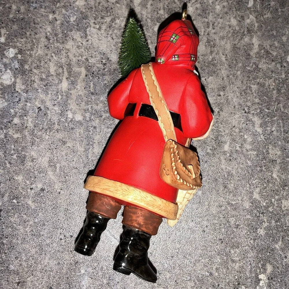 Hallmark Keepsake Ornament WINTERBERRY SANTA Christmas Tree 2000
